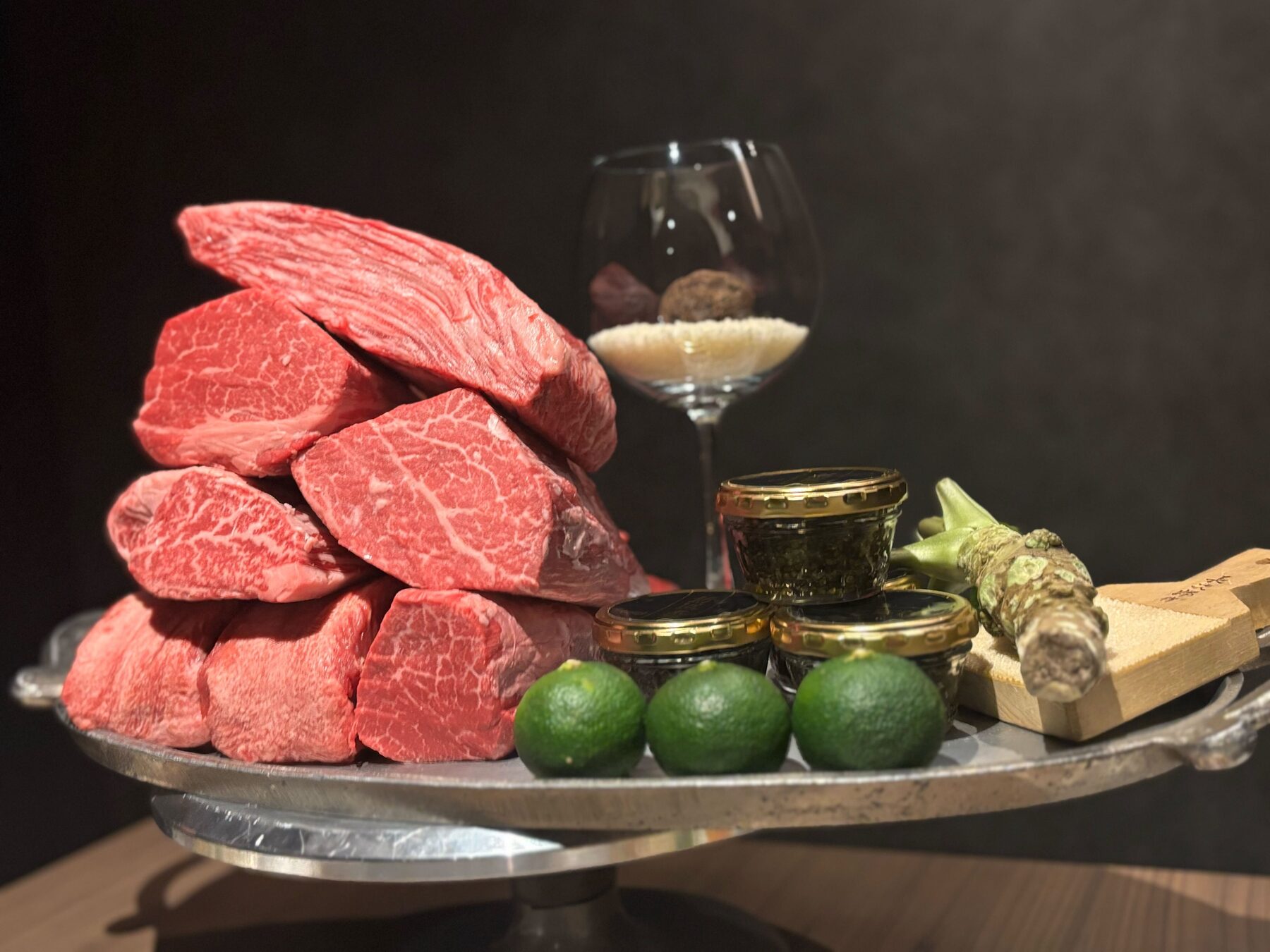 会員制焼肉店の和牛とキャビア